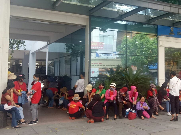 Giáo viên hợp đồng nghẹn lòng khi học sinh hỏi: 'Kỳ II cô có dạy chúng em nữa không?'