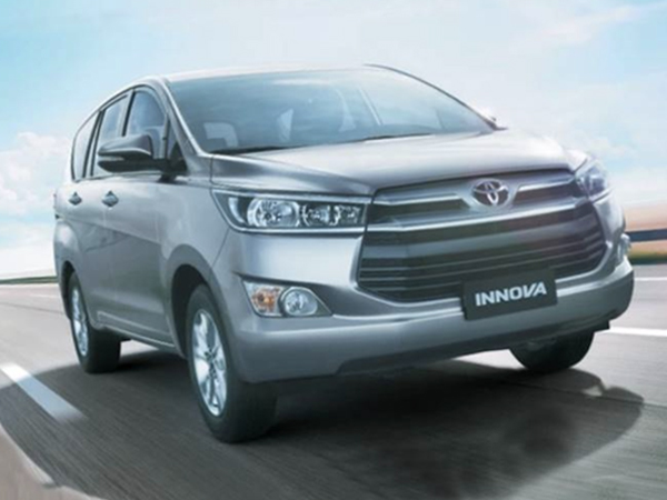 Toyota Innova giảm giá sốc, người Nhật 'đánh' nhau, người tiêu dùng Việt hưởng lợi