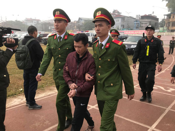 Chị gái nữ sinh giao gà không giấu được nỗi xót xa, đau đớn: 'Tôi muốn pháp luật xử tử tất cả 9 tên này'