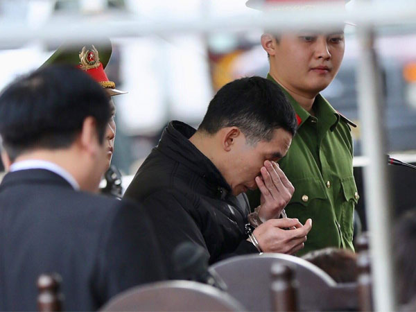 Xét xử vụ nữ sinh giao gà: Lường Văn Lả bất ngờ bật khóc khi luật sư bào chữa xin giảm nhẹ tội