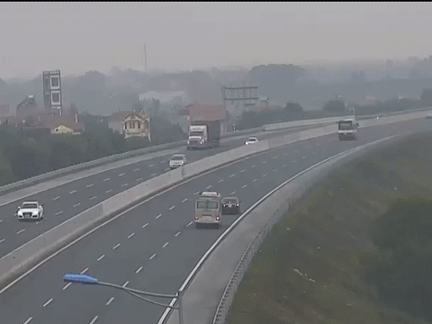 Tước giấy phép lái xe 2 tháng, phạt 1 triệu đồng tài xế đi lùi 6km trên cao tốc Hà Nội - Hải Phòng