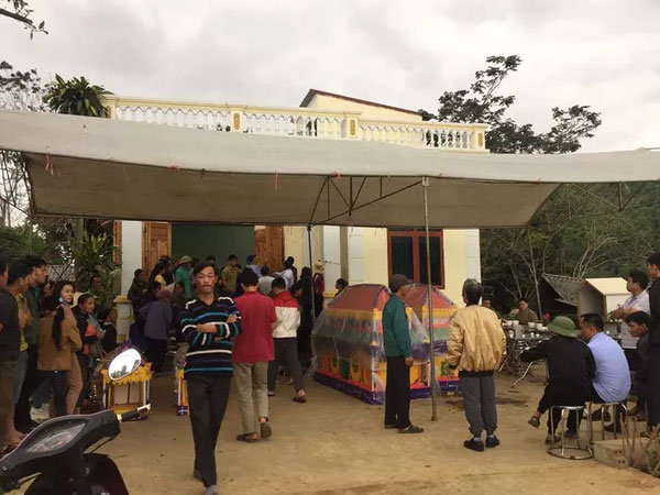 Sau vụ thảm án 5 người chết ở Thái Nguyên: Xóm nghèo tang thương và ánh mắt ám ảnh của những đứa trẻ mồ côi
