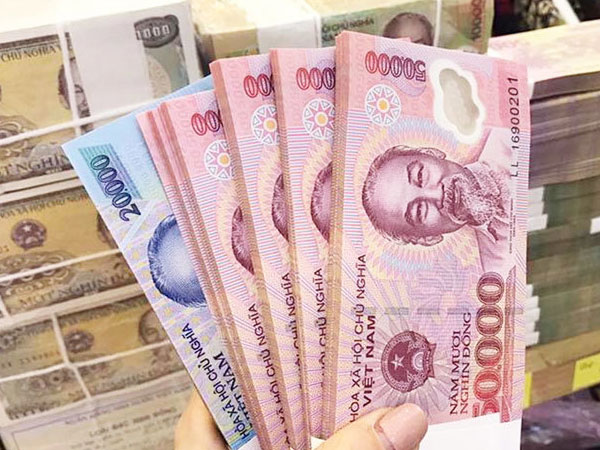 Phát hoảng với phí đổi tiền mới dịp Tết lên đến 270%
