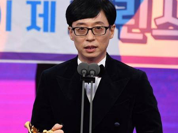 Khán giả nghẹn ngào nghe Yoo Jae Suk bất ngờ nhắc đến Sulli - Goo Hara khi lên nhận giải Daesang danh giá