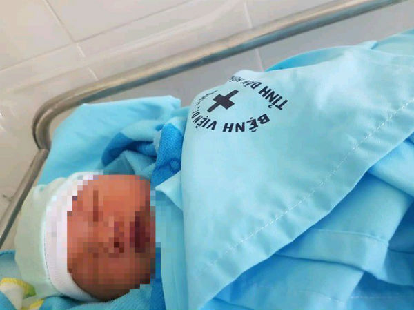 Bé trai sơ sinh nghi bị mẹ bỏ rơi trong bệnh viện ở Đắk Nông