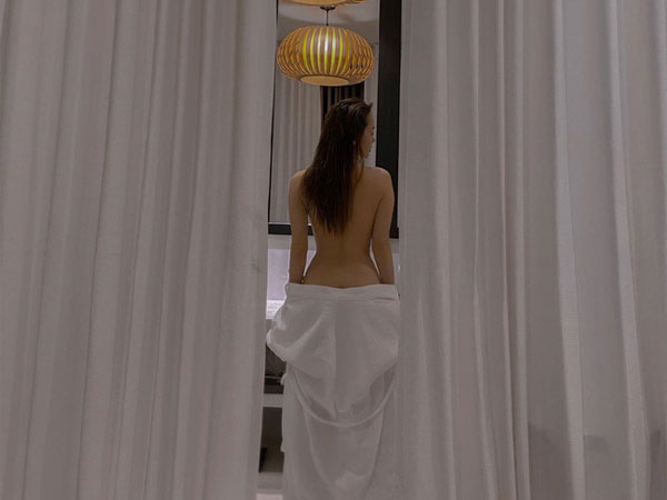Minh Hằng khoe ảnh bán nude đầy táo bạo, 'đốt mắt' người nhìn với thân hình chuẩn không cần chỉnh ở tuổi 32