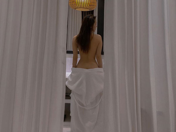 Minh Hằng 'đốt mắt' người nhìn với ảnh bán nude quyến rũ
