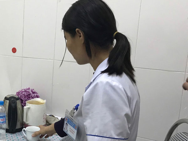 Vụ em họ đầu độc chị gái bằng trà sữa vì yêu anh rể: Vị trưởng khoa thoát nạn vì... không quen uống