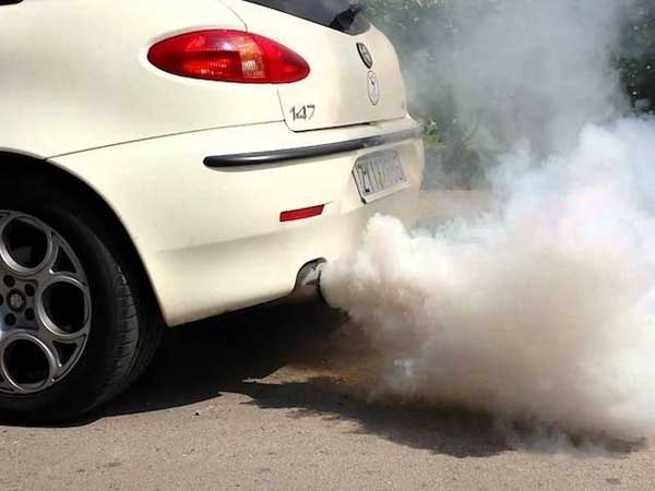Khói bất thường từ ống xả, kinh nghiệm 'khám và điều trị' bệnh cho ô tô
