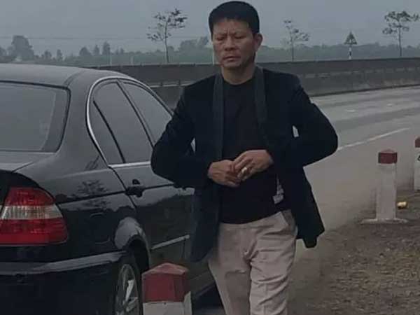 Trình thẻ phóng viên giả để 'xin xỏ' lỗi vi phạm giao thông