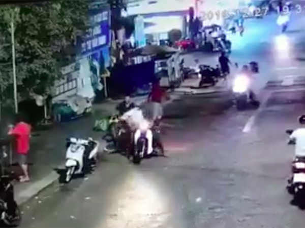Chém đứt lìa cánh tay đối thủ trong cuộc hỗn chiến