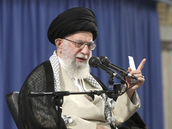 Vụ đại sứ quán Mỹ bị tấn công: Lãnh đạo Iran tuyên bố sẵn sàng 'đối đầu với bất kỳ ai' nếu bị đe dọa