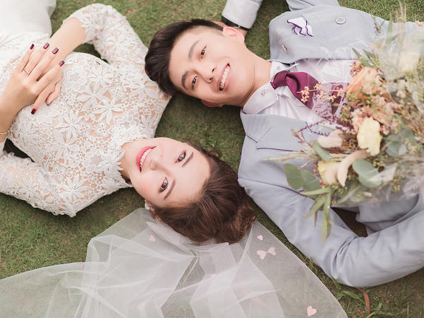 Bà xã cầu thủ Phan Văn Đức tung ảnh cưới đẹp như mơ, nhan sắc cô dâu khiến dân mạng hết lời khen ngợi