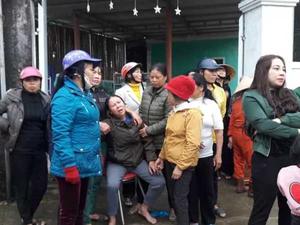 Hà Tĩnh: Đôi vợ chồng nghèo bất lực nhìn lửa thiêu rụi ngôi nhà