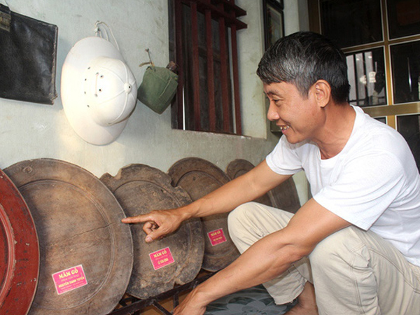 Người bỏ hơn 30 năm sưu tầm hàng trăm mâm gỗ cổ, chỉ để dùng 1 lần dịp Tết