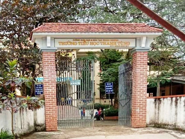 Nữ sinh lớp 4 bị 'bỏ quên' trong nhà vệ sinh trường, gia đình tá hỏa đi tìm vì lo bị bắt cóc