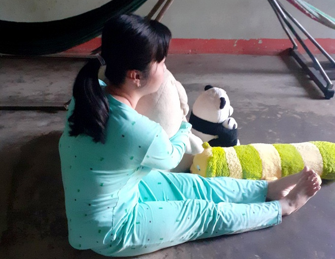 Vụ hai cha con hãm hiếp cô gái 20 tuổi: Vì sao người cha được tại ngoại?