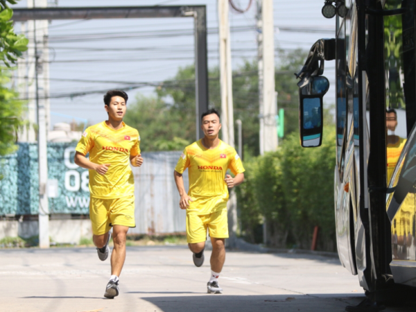 Được thầy Park kèm riêng, Trọng Hùng và Thanh Thịnh sẵn sàng đá trận mở màn