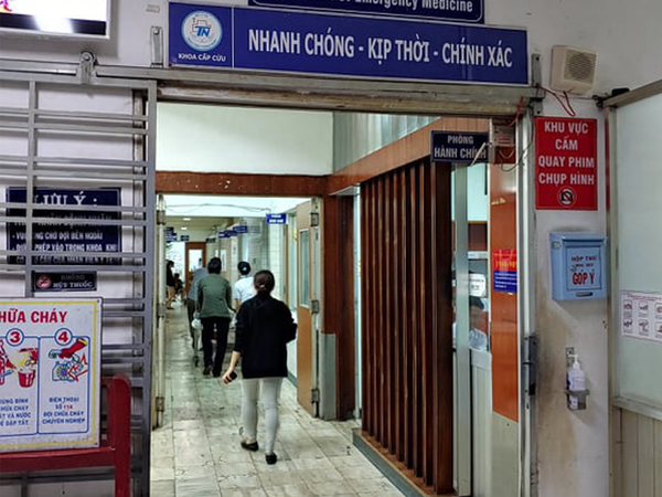 Cãi nhau vì chồng nhậu nhẹt say xỉn, người phụ nữ bị chồng dùng chai bia đâm thủng bụng