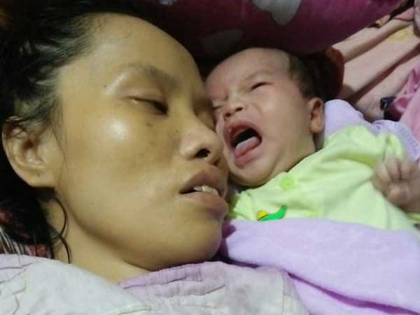 Nỗi đau của người mẹ nằm liệt sau sinh nhìn con thơ phải sống nhờ nguồn sữa của 'người lạ'