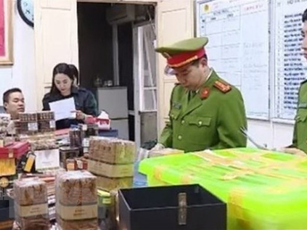 Nhờ tiếp viên hàng không xách tay 15.000 điếu xì gà trị giá 4 tỷ về Việt Nam?