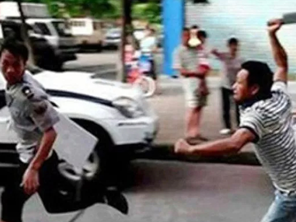 Bị bạn nhậu đánh chấn thương sọ não vì mâu thuẫn lúc đánh bài ai thua uống rượu