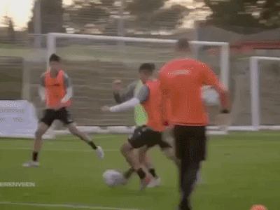 VIDEO: Văn Hậu cứa lòng tuyệt phẩm, thủ thành Heerenveen chỉ biết chôn chân đứng nhìn