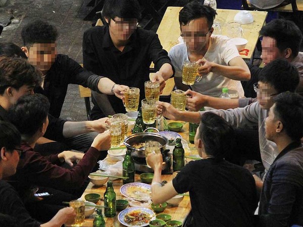 Tăng thuế rượu, bia để bớt nhậu