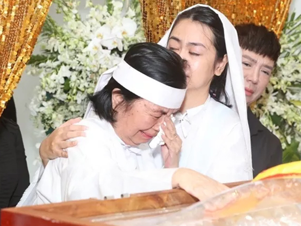 Con gái nghệ sĩ Chánh Tín nghẹn ngào viết lời tiễn biệt sau lễ tang cha