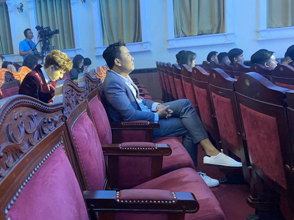 Sốc: Lễ trao giải Mai Vàng vẫn đang diễn ra mà nghệ sĩ đã bỏ về gần hết, ghế trống xuất hiện dày đặc