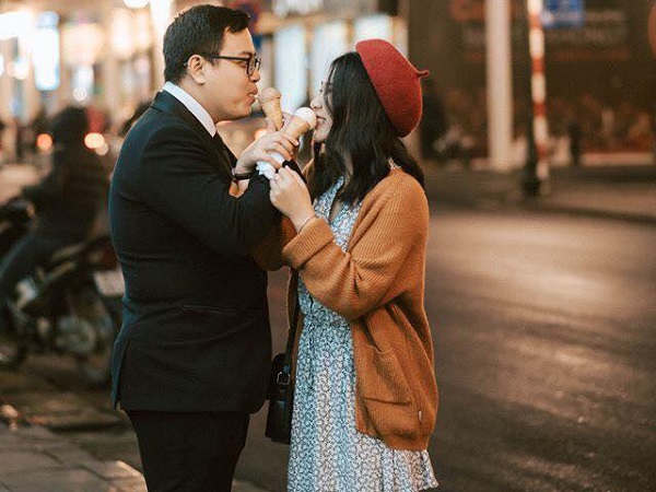 Một cây kem 5 nghìn đổi người yêu xinh đẹp, dân mạng suýt xoa với anh chàng 'số hưởng'