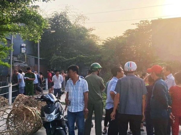 Nam thanh được phát hiện niên tử vong trong tư thế treo cổ bên thành cầu