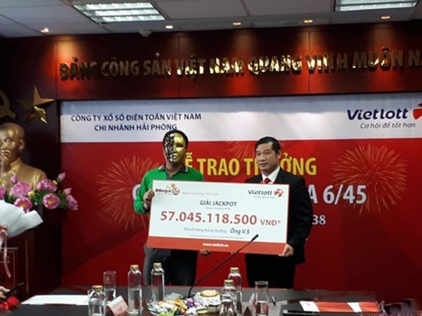 Tài xế Grab trúng 57 tỷ Vietlott, vẫn chạy xe ôm mỗi ngày