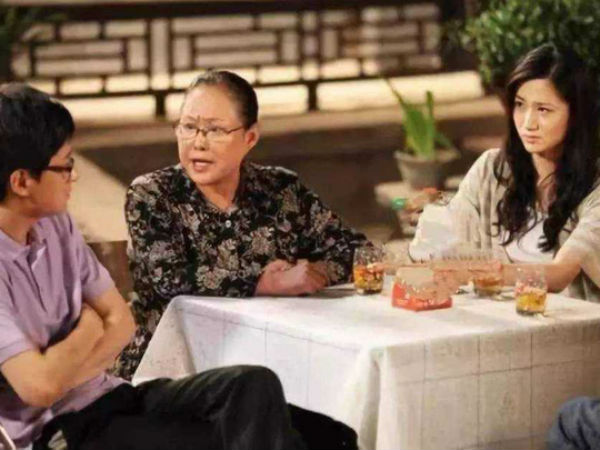 Mưu cao của nàng dâu mới sau khi nghe mẹ chồng tuyên bố: 'Ngày làm 3 mâm cỗ cúng Tết' khéo léo kéo bố chồng về phe còn mẹ chồng thì 'ngã ngửa'