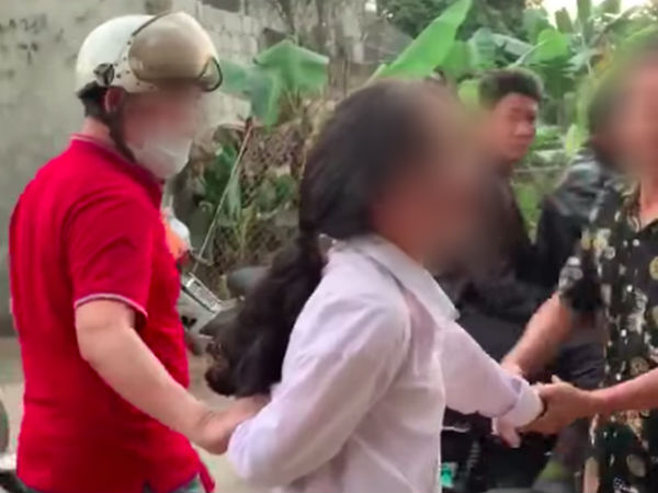 Phụ huynh vây bắt nữ sinh đã đánh con mình khiến cộng đồng mạng chia làm 2 phe tranh cãi gay gắt