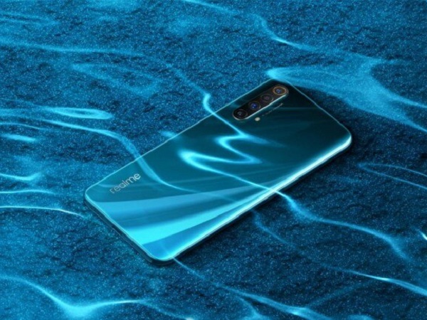 Realme ra mắt smartphone 5G Realme X50: Camera kép 'đục lỗ', chip Snapdragon 765G, giá bán từ 360 USD