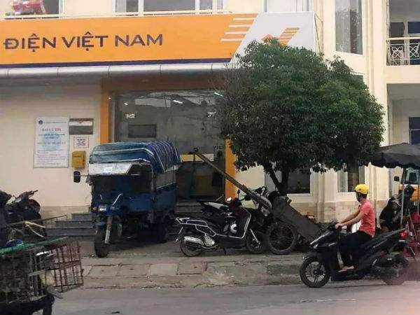 Quảng Nam: Bắt nữ kế toán, nữ thủ quỹ  bưu điện tham ô 100 tỉ đồng
