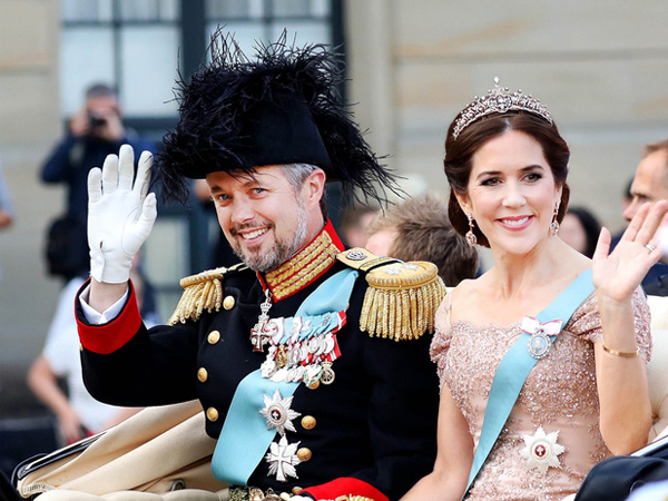 Cũng là 'Lọ Lem ngoại quốc' như Meghan, Công nương Đan Mạch chọn ở lại cung điện rồi viết nên cái kết đẹp như cổ tích thực sự