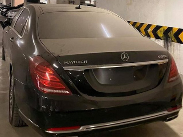 Xót xa Mercedes-Maybach S600 14 tỷ đồng bị lãng quên trong hầm đỗ xe, phủ bụi dày đặc