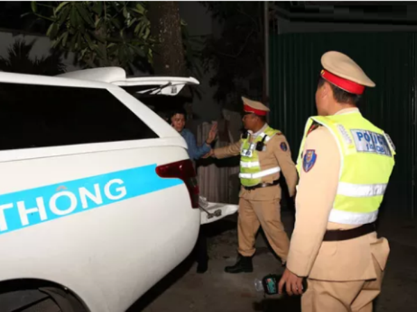 Xem xét kỷ luật Phó trưởng phòng giáo dục ở Quảng Bình sử dụng bia rượu trước khi lái xe