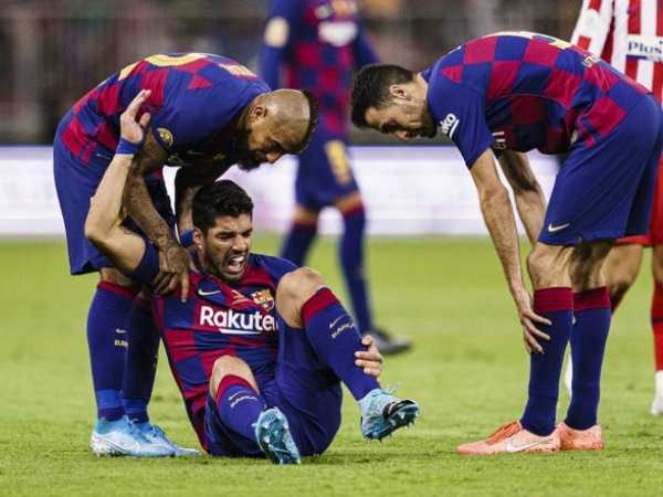 Barcelona mất Suarez 4 tháng