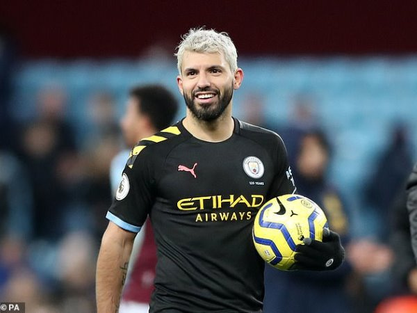 Vì Messi, Pep thẳng thừng từ chối công nhận Aguero là ‘số 9’ hay nhất