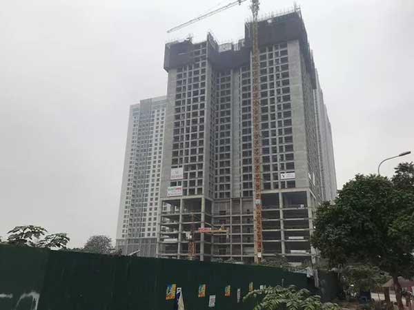 Hà Nội: Cẩu tháp phục vụ chung cư bất ngờ đổ sập