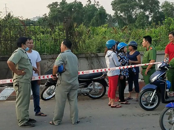 Phát hiện thi thể người đàn ông bị cháy bên cạnh chiếc xe máy ở quận Bình Tân