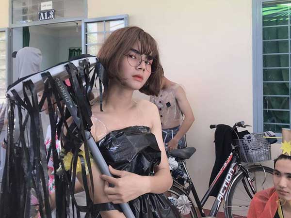 Nam sinh khiến hội chị em khóc thét vì màn giả gái 'thần sầu', ảnh đời thường còn đẹp trai nghiêng ngả hơn