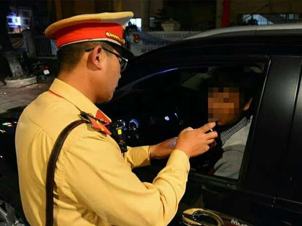 Một Phó giám đốc bệnh viện ở Thái Bình bị phạt 35 triệu đồng do vi phạm nồng độ cồn