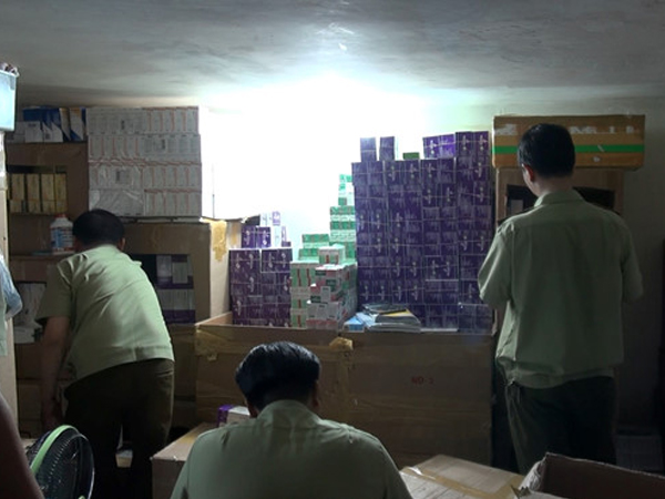 Phát hiện thuốc tây nghi nhập lậu với số lượng lớn tại TP.HCM
