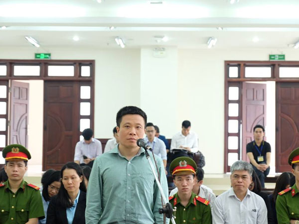 Xin xét xử vắng mặt, cựu Chủ tịch Oceanbank Hà Văn Thắm tiếp tục lĩnh 15 năm tù