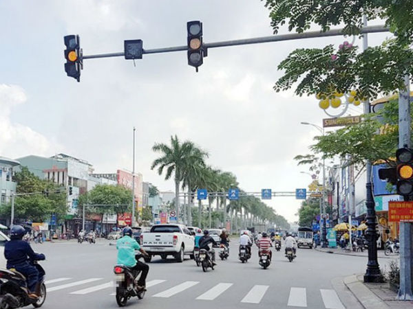 Từ 2020, người lái xe máy vượt đèn vàng có thể bị phạt tiền triệu