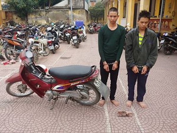 Hai anh em ruột rủ cướp xe máy bán lấy tiền tiêu
